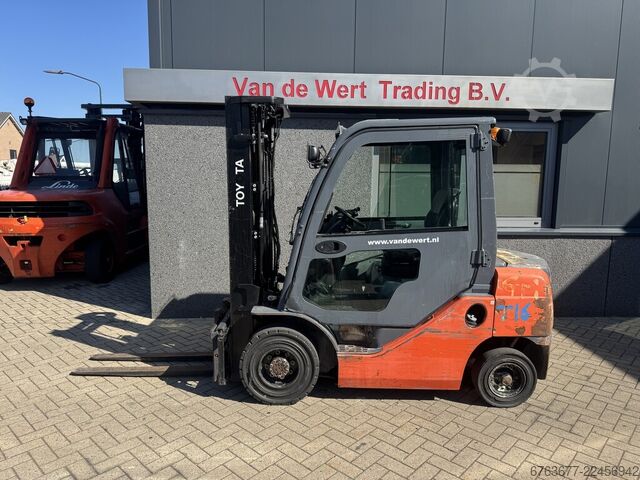 Toyota 02-8FDF25 Triplex 500 Freelift / Sideshift / Fork Positioner Diesel 2014 TOYOTA 02-8FDF25 Triplo 500 Freelift / Sideshift / Vorkversteller Diesel 2014