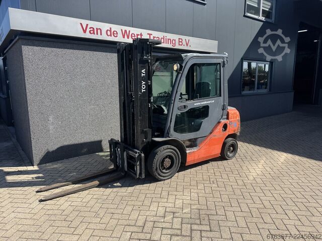 Toyota 02-8FDF25 Triplex 500 Freelift / Sideshift / Fork Positioner Diesel 2014 TOYOTA 02-8FDF25 Triplo 500 Freelift / Sideshift / Vorkversteller Diesel 2014