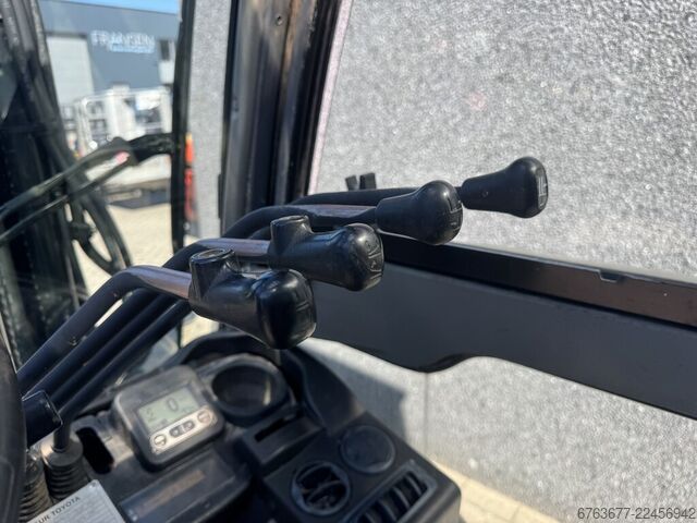 Toyota 02-8FDF25 Triplex 500 Freelift / Sideshift / Fork Positioner Diesel 2014 TOYOTA 02-8FDF25 Triplo 500 Freelift / Sideshift / Vorkversteller Diesel 2014