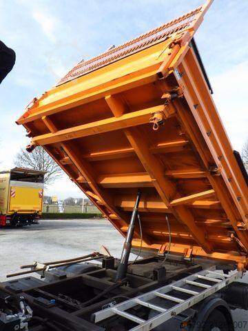 Dreiseitenkipper IVECO 70 C 18 DoKa/Kipper/Palfinger Kran/Greifer/2xAHK