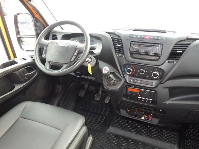 Dreiseitenkipper IVECO 70 C 18 DoKa/Kipper/Palfinger Kran/Greifer/2xAHK