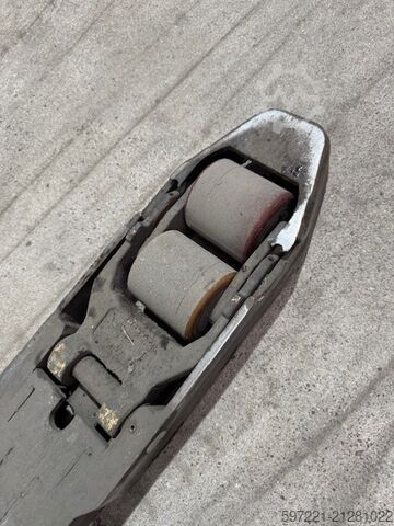 Hochhubwagen mit Fahrersitz Jungheinrich ESD 220