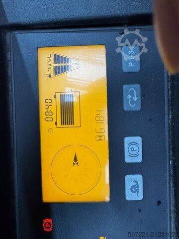 Hochhubwagen mit Fahrersitz Jungheinrich ESD 220