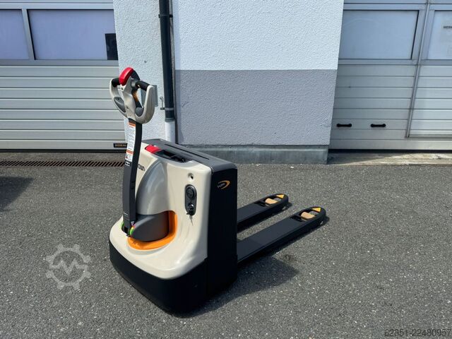 Electric Pallet Truck Crown WP 3210