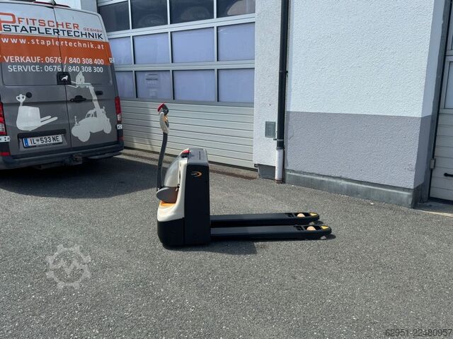 Electric Pallet Truck Crown WP 3210