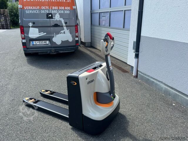 Electric Pallet Truck Crown WP 3210