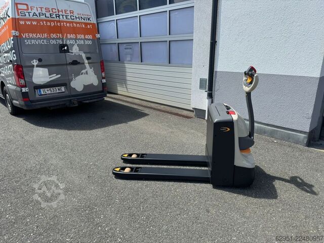 Electric Pallet Truck Crown WP 3210