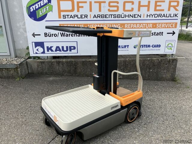 Medium Lift Order Picker Crown WAVE60-118 LI-ION