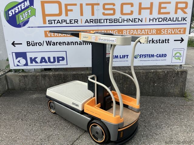 Medium Lift Order Picker Crown WAVE60-118 LI-ION