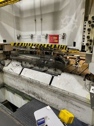 Hydraulic press with 500 t pressing force Schuler Hydrap HPDZb 500 -2400/1300