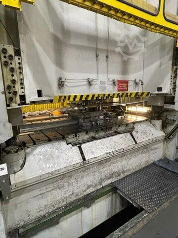 Hydraulic press with 500 t pressing force Schuler Hydrap HPDZb 500 -2400/1300