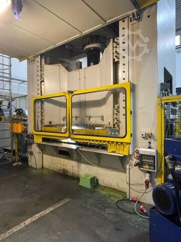 Hydraulic press with 500 t pressing force Schuler Hydrap HPDZb 500 -2400/1300