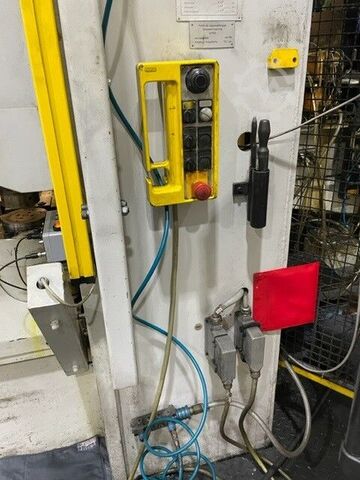 Hydraulic press with 500 t pressing force Schuler Hydrap HPDZb 500 -2400/1300