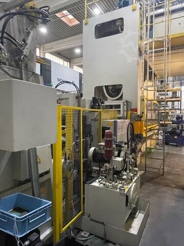 Hydraulic press with 500 t pressing force Schuler Hydrap HPDZb 500 -2400/1300