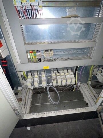 Hydraulic press with 500 t pressing force Schuler Hydrap HPDZb 500 -2400/1300