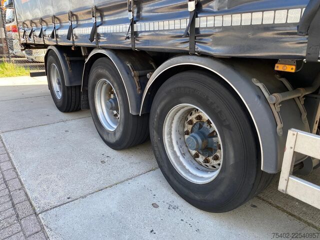 Curtain sided Pacton / Hard-Wood Floor / Steering Axle / 1x Lift Axl...