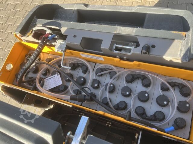 Tow Tractor Jungheinrich EZS350