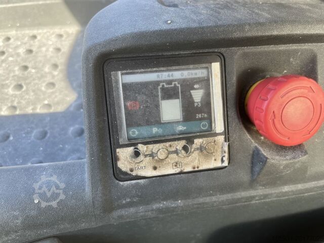 Tow Tractor Jungheinrich EZS350