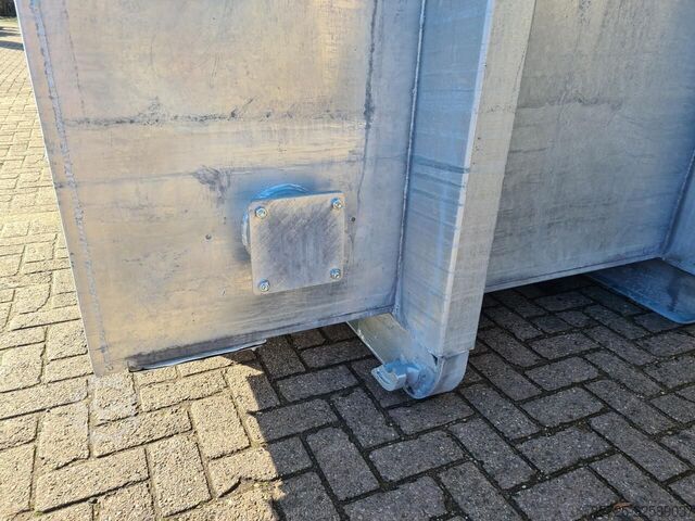 Fertiliser  Haakarm mestcontainer