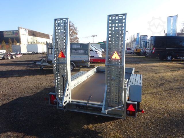 Arbeitsbühne Anhänger STEMA BMAT .2 Baumaschinentransporter Rampe