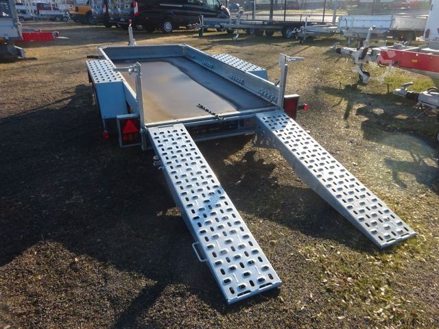 Arbeitsbühne Anhänger STEMA BMAT .2 Baumaschinentransporter Rampe