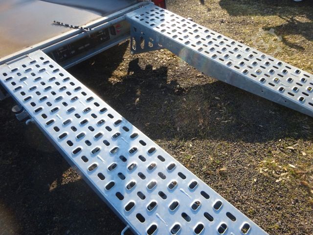 Arbeitsbühne Anhänger STEMA BMAT .2 Baumaschinentransporter Rampe