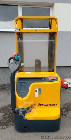 Pallet Stackers Jungheinrich EJC216 / new paint