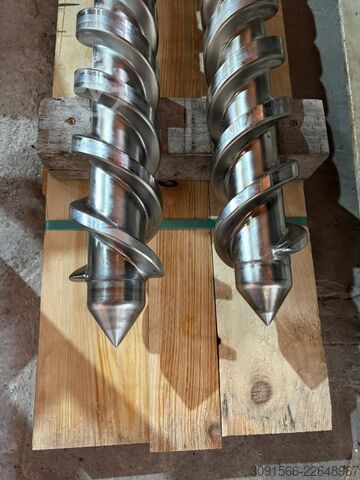 Twin-screw extruder KraussMaffei KMD 114-32