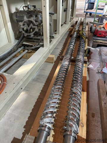 Twin-screw extruder KraussMaffei KMD 114-32