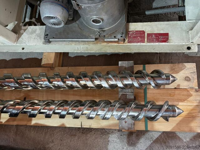 Twin-screw extruder KraussMaffei KMD 114-32