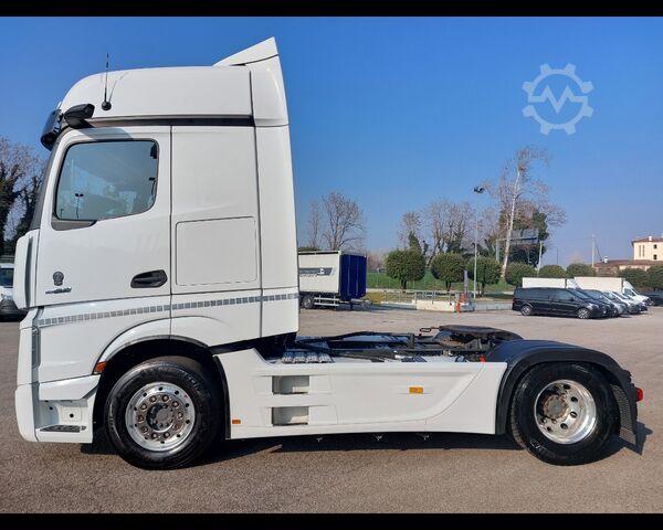 Standard tractor unit MERCEDES-BENZ Actros L 18 4x2 - Actros L 1852 LS 4x2