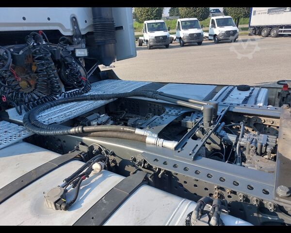 Standard tractor unit MERCEDES-BENZ Actros L 18 4x2 - Actros L 1852 LS 4x2