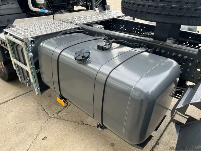 Standard-SZM Mercedes-Benz Actros 3340 S 6x4 Tractor Head