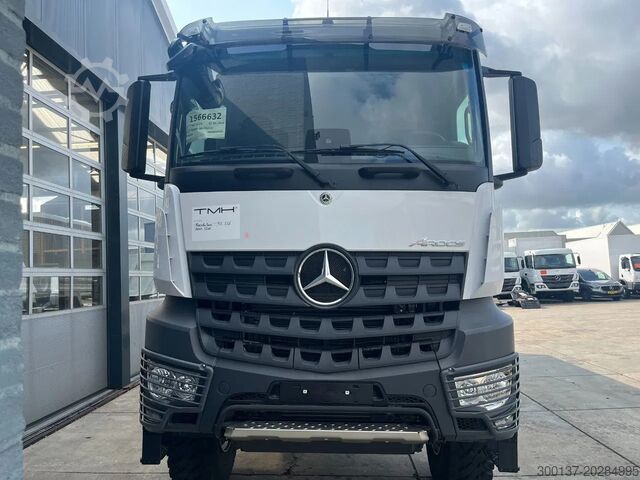 Plane Mercedes-Benz Arocs 3340 A 6x6 Cargo Truck
