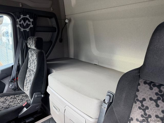 Standard tractor unit SCANIA R450 /Kompressor/Retarder/Navi/Spoiler/Alu