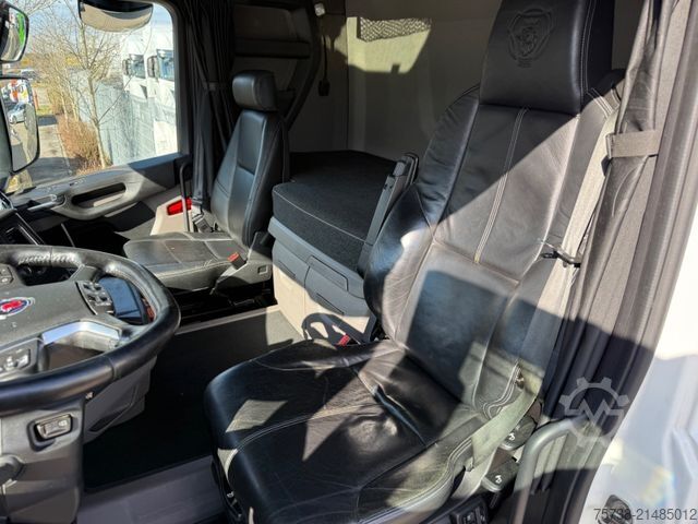 Volume tractor unit SCANIA R450 Lowliner/Leder/Hubsattelkupplung/Navi