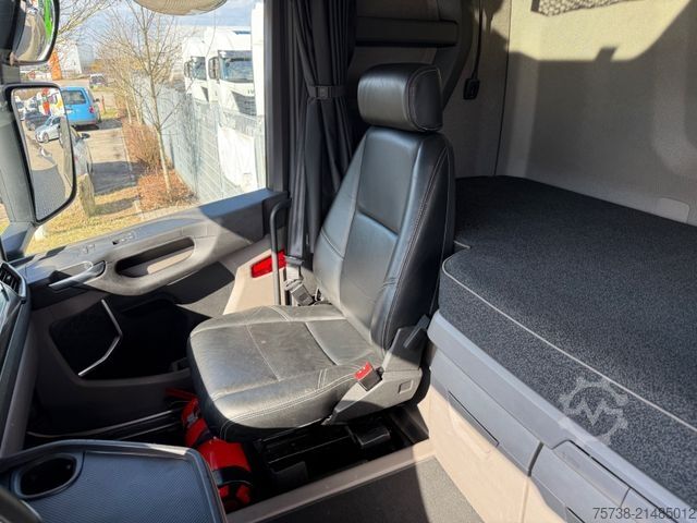 Volume tractor unit SCANIA R450 Lowliner/Leder/Hubsattelkupplung/Navi