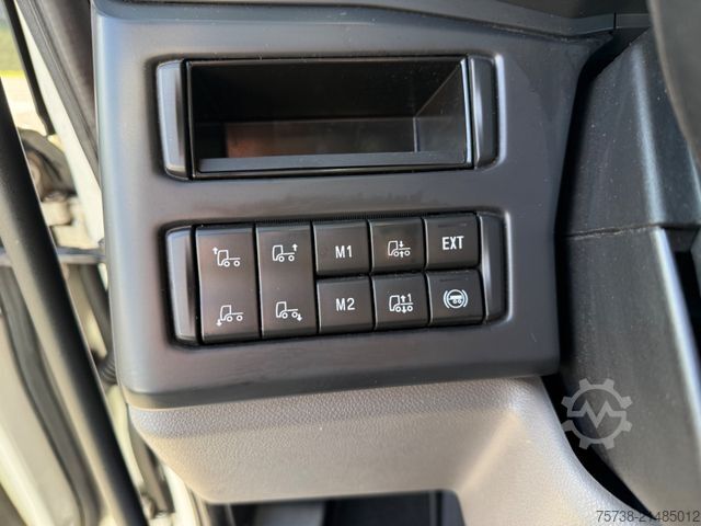 Volume tractor unit SCANIA R450 Lowliner/Leder/Hubsattelkupplung/Navi