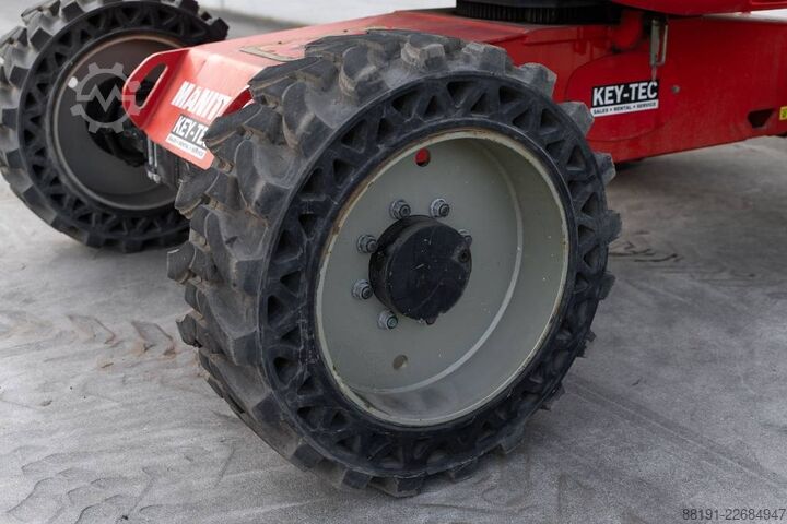 Articulated boom lift Manitou 200 ATJ