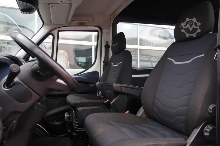 Chassis with cab Iveco Daily 35C18H 3.0 DC AUT/ CAMERA/ LED/ CRUISE/ C...