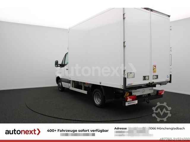Transporter mit Koffer MERCEDES-BENZ Sprinter 519 Aut.*AHK 3,0t* Distronic+Kamera+Nav
