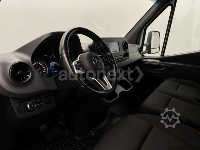 Transporter mit Koffer MERCEDES-BENZ Sprinter 519 Aut.*AHK 3,0t* Distronic+Kamera+Nav