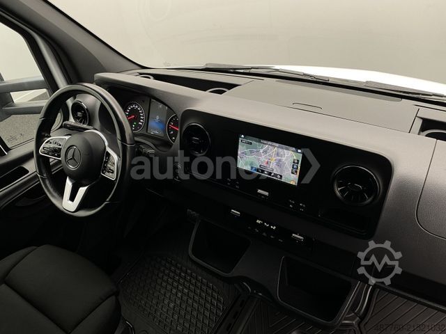 Transporter mit Koffer MERCEDES-BENZ Sprinter 519 Aut.*AHK 3,0t* Distronic+Kamera+Nav