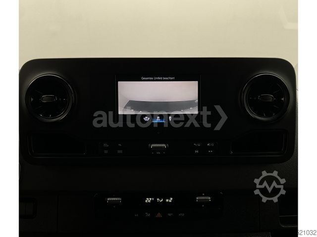 Transporter mit Koffer MERCEDES-BENZ Sprinter 519 Aut.*AHK 3,0t* Distronic+Kamera+Nav