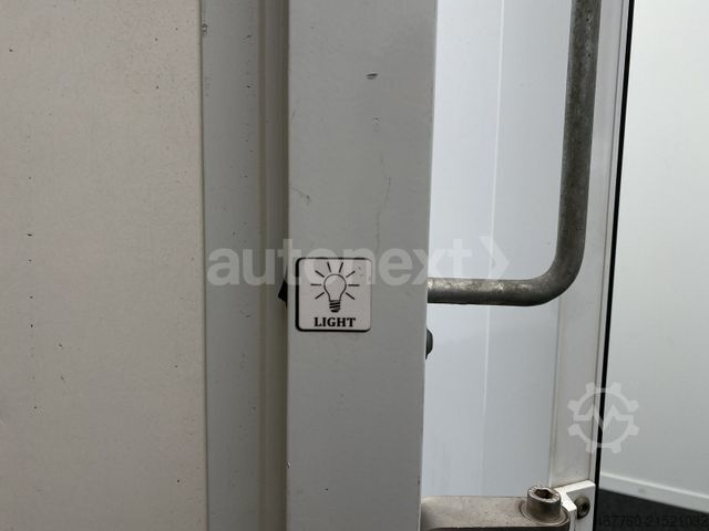 Transporter mit Koffer MERCEDES-BENZ Sprinter 519 Aut.*AHK 3,0t* Distronic+Kamera+Nav