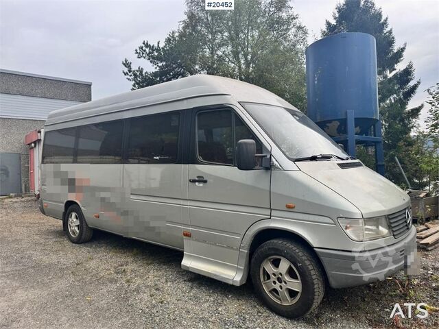 Kleinbus Mercedes-Benz Sprinter 312 Minibus.