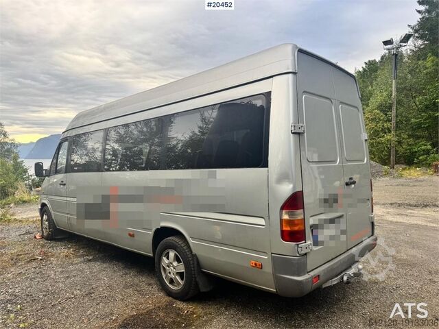 Kleinbus Mercedes-Benz Sprinter 312 Minibus.