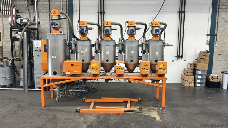 Trockenlufttrockner mit Materialsaugern Motan Luxor LA/8-200