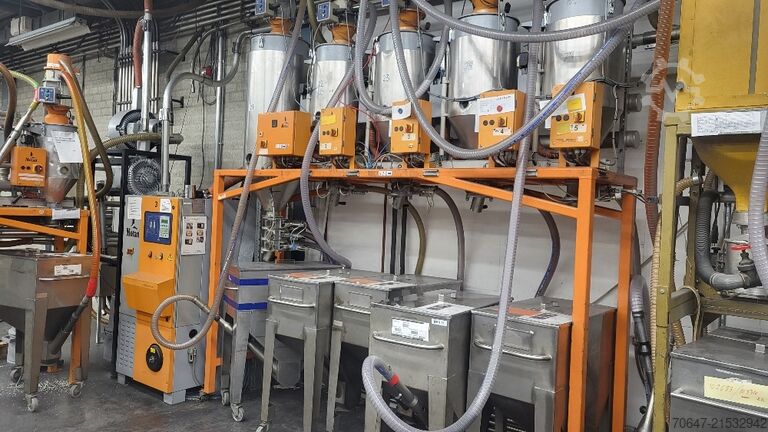 Trockenlufttrockner mit Materialsaugern Motan Luxor LA/8-200