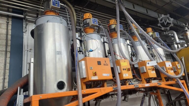 Trockenlufttrockner mit Materialsaugern Motan Luxor LA/8-200